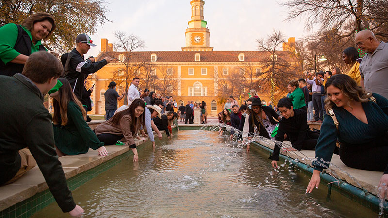 Unt hot sale graduation ring