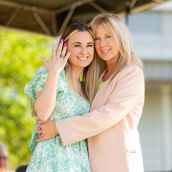 Alyssa Clowdus with her mother at the May 2022 UNT Ring Ceremony