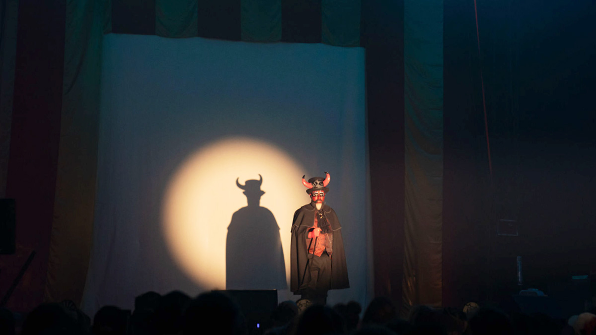 David Pierce on stage at Cirque du Horror